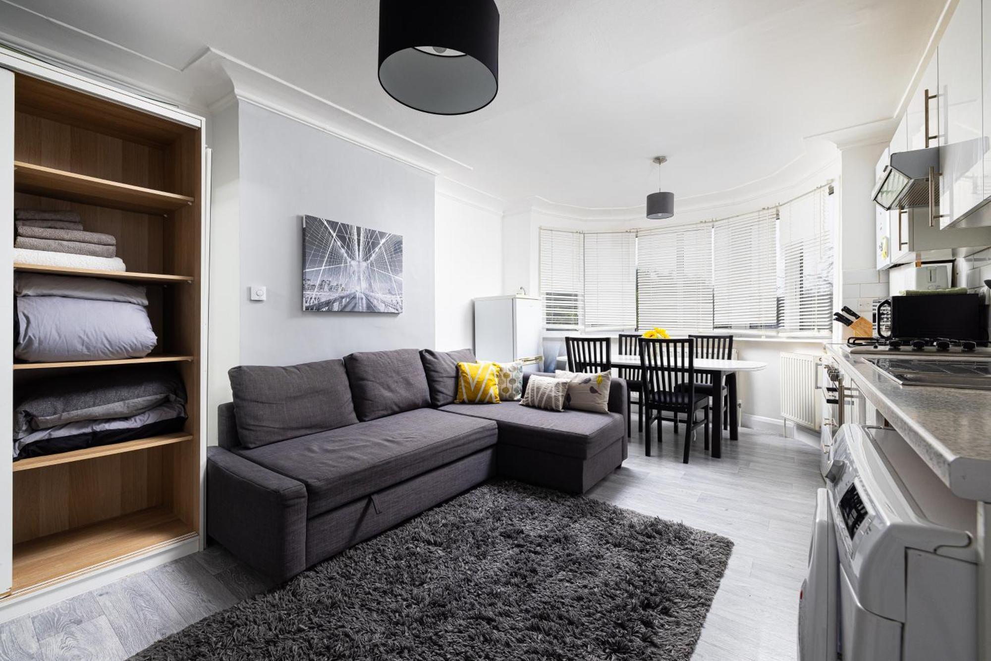 One Bedroom Apartment Opposite Brent Cross Station Londra Esterno foto