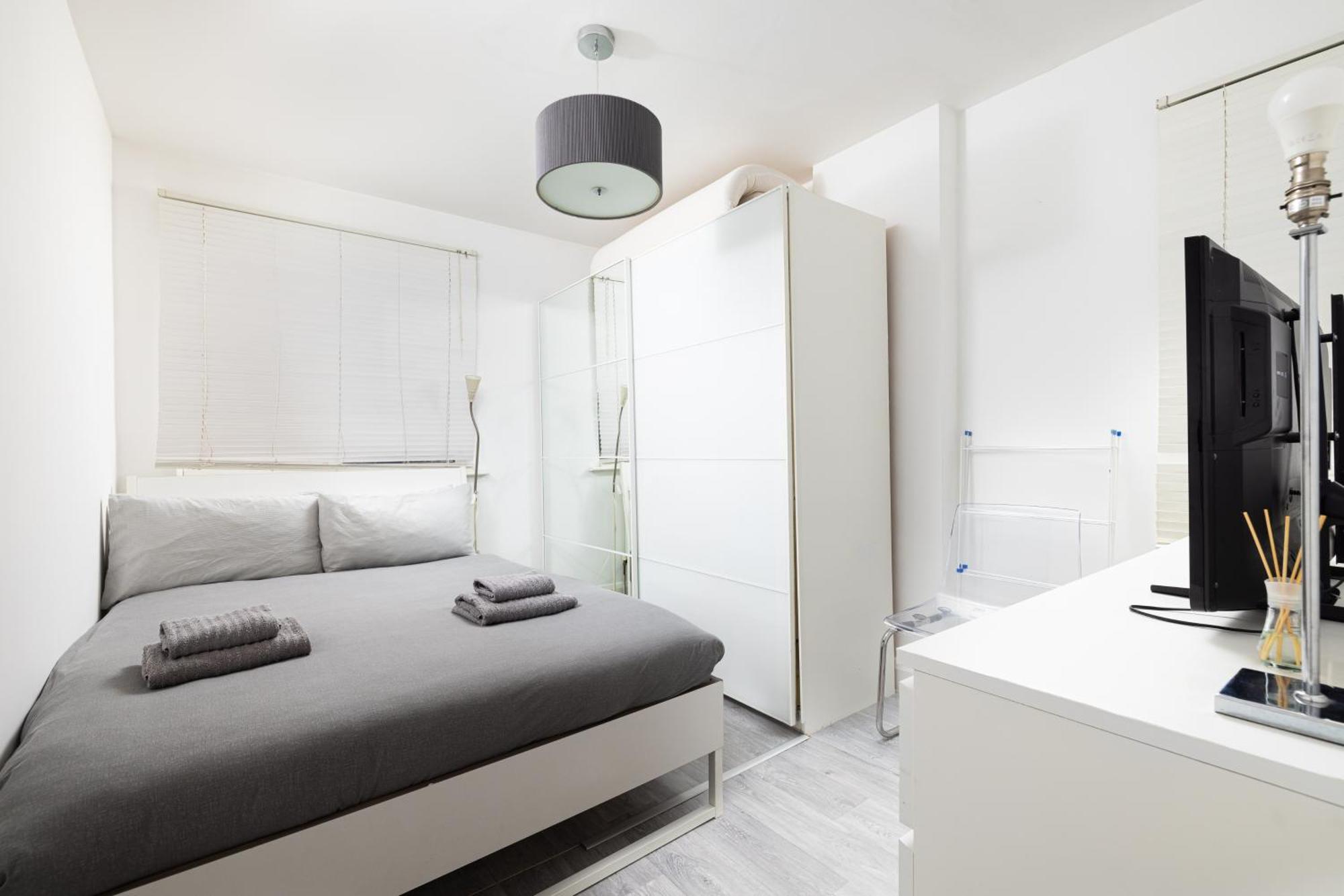 One Bedroom Apartment Opposite Brent Cross Station Londra Esterno foto